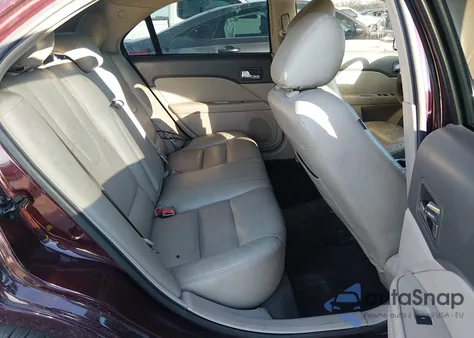 2011 Ford Fusion S z USA, uszkodzony, nr VIN 3FAHP0GA3BR160492